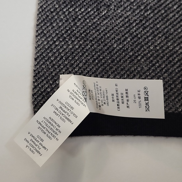 Coach Horse and Carriage 100% Wool Scarf - Picture 4 of 12